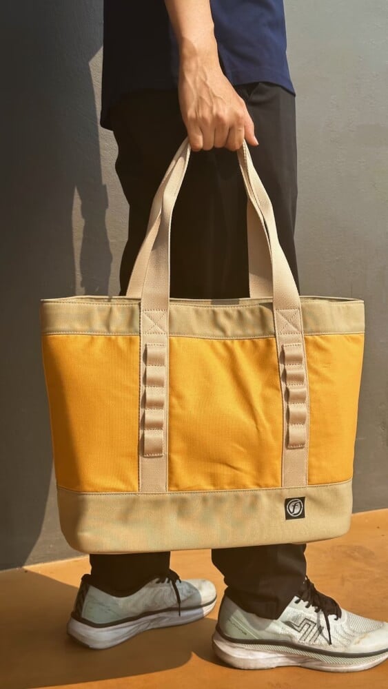 กระเป๋าเอนกประสงค์ ผ้ากันน้ำ FEELFREE TOTE L CHANG สีเหลือง_5